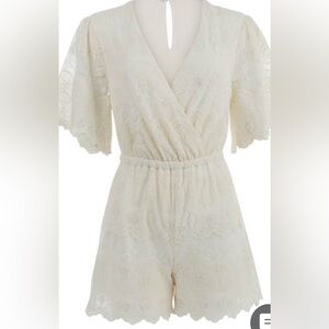 VENUS surplice LACE ROMPER Cream Lined Size L NWT